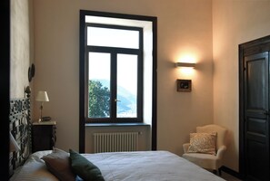 5 chambres, fer et planche à repasser, Wi-Fi, draps fournis