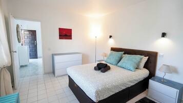 Comfort Apartment, Ocean View | Soundproofing, iron/ironing board, free WiFi