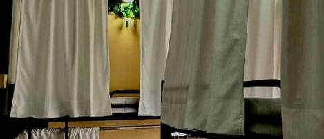 Bureau, espace de travail pour ordinateur portable