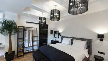 Panoramic Studio Suite, Sea View | 1 bedroom, Frette Italian sheets, premium bedding, pillowtop beds