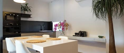 ห้องพาโนรามิกสตูดิโอสวีท, วิวทะเล | 1 ห้องนอน, ผ้าปูที่นอน Frette จากอิตาลี, เครื่องนอนระดับพรีเมียม