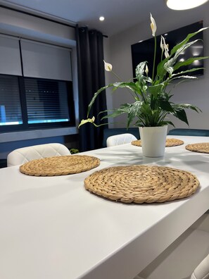 Panoramic-Studiosuite, Meerblick | Esszimmer