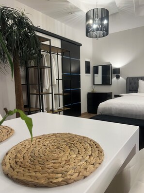 Suite studio panoramique, vue sur la mer | 1 chambre, draps italiens de Frette, literie de qualité