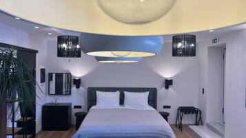 1 bedroom, Frette Italian sheets, premium bedding, pillowtop beds