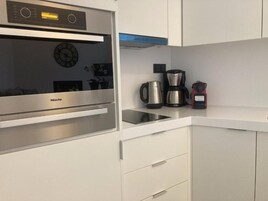 全景开间套房, 海景 | 私人厨房 | 烤箱、意式浓缩咖啡机、茶具/咖啡用具、电热水壶