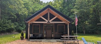 Cozy 2-BR cabin with bonus loft bedroom by the Wine Trail in the Shawnee Forest!