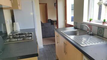 House, 3 Bedrooms, City View | Private kitchen