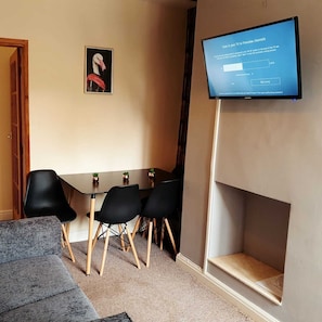 House, 3 Bedrooms, City View | Interior - Comfortable Homestay in Stoke (Stoke-on-Trent)