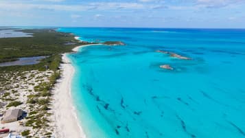 Am Strand, Liegestühle, Strandtücher