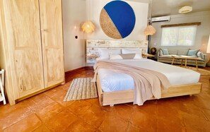 Roba de llit d'alta qualitat, minibar i caixa forta a l'habitació 