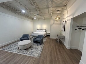 1 bedroom, iron/ironing board, WiFi, bed sheets - The 610 Flats: Ayla's Alley #21 (Jackson)
