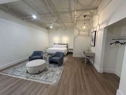 The 610 Flats: Ayla's Alley #21