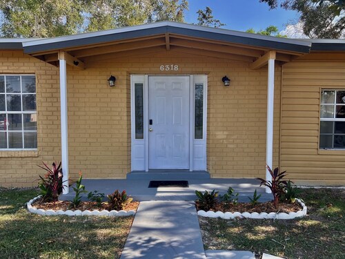 Adventure Coast 4/2, Big Yard