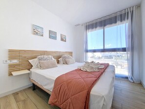 2 bedrooms, iron/ironing board, free WiFi, bed sheets - Penthouse apartment with rooftop jacuzzi (Torre Pacheco)