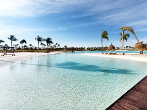 Outdoor pool - Penthouse apartment with rooftop jacuzzi (Torre Pacheco)