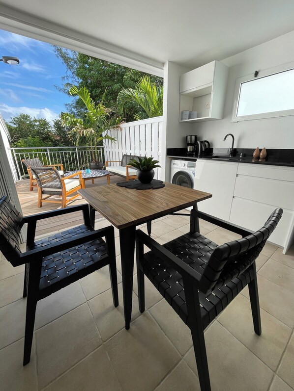 Outdoor dining - STUDIO FRIEND'S ORIENT BAY Saint-Martin (SAINT-MARTIN)