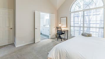 3 chambres, fer et planche à repasser, Wi-Fi, draps fournis