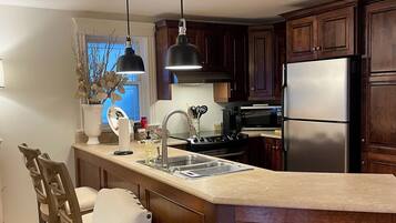 Refrigerador, microondas, horno, placa de cocina