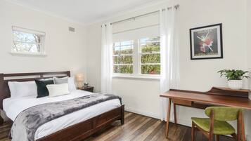 3 bedrooms, desk, iron/ironing board, free WiFi
