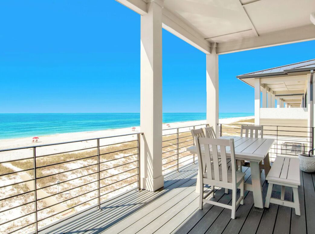 House, Multiple Beds (The Lazy Fish - Viviana #3) | Outdoor dining