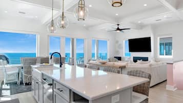 House, Multiple Beds (The Lazy Fish - Viviana #3) | Interior