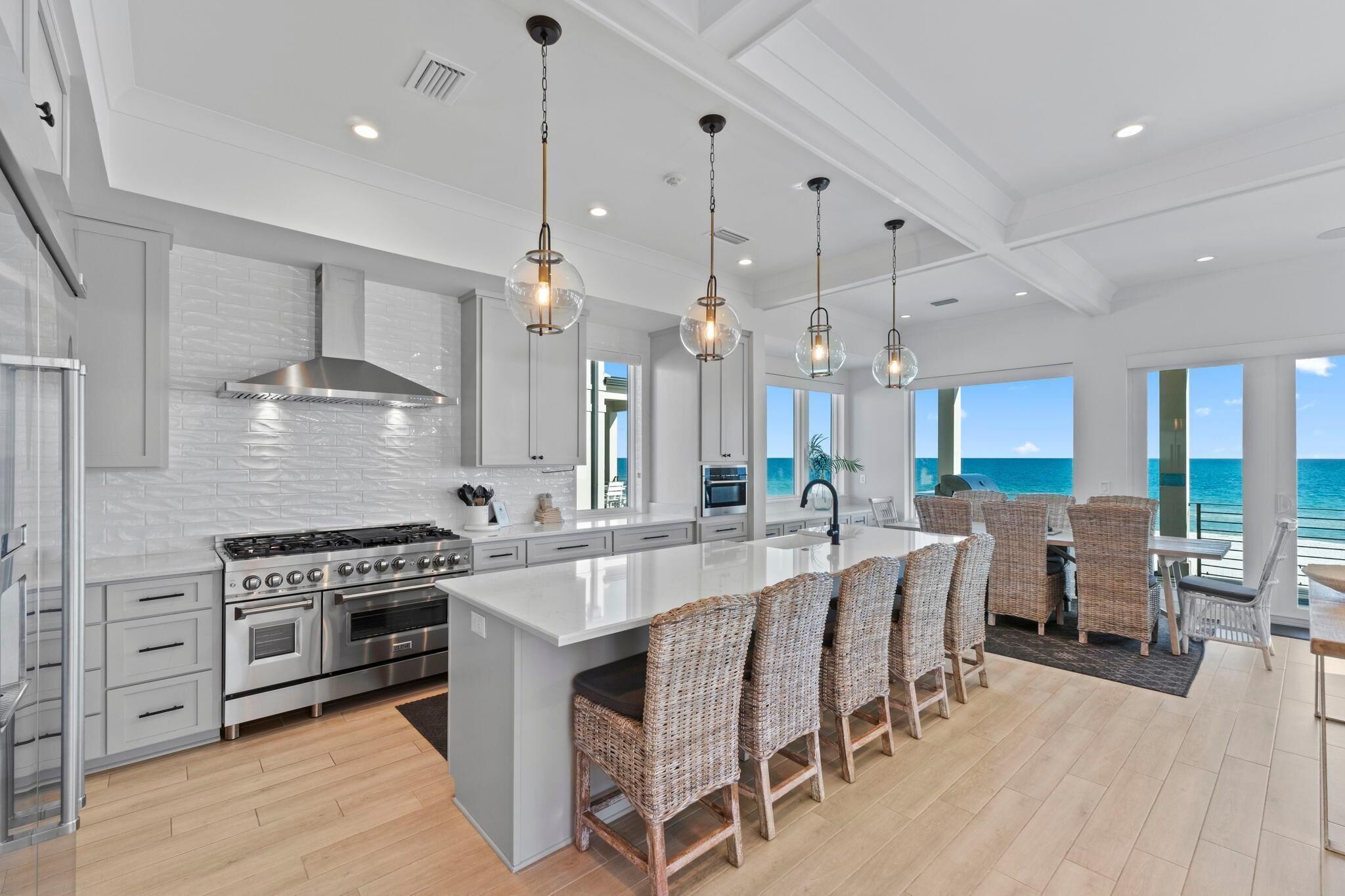 House, Multiple Beds (The Lazy Fish - Viviana #3) | Private kitchen