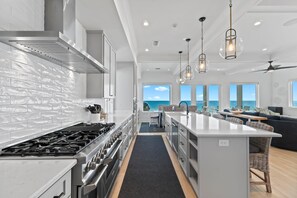 House, Multiple Beds (The Lazy Fish - Viviana #3) | Private kitchen - The Lazy Fish - Viviana #3 (Pensacola)