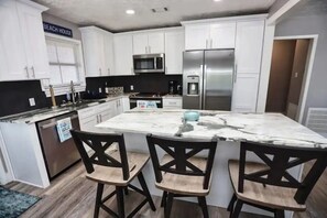 Cookware/dishes/utensils