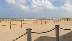 Unclassified image, 3 of 13, button - Moments From Beach/lodge/naturereserve/ Sandilands (Mablethorpe)