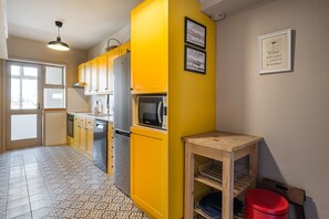 Fridge, microwave, oven, dishwasher - GuestReady - A charming duplex near Boavista (Boavista)