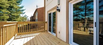 3-bedroom townhome in Gaithersburg with WiFi, AC, Meditation Room Close to DC