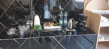 每日供应欧陆式早餐（每人 USD 10）