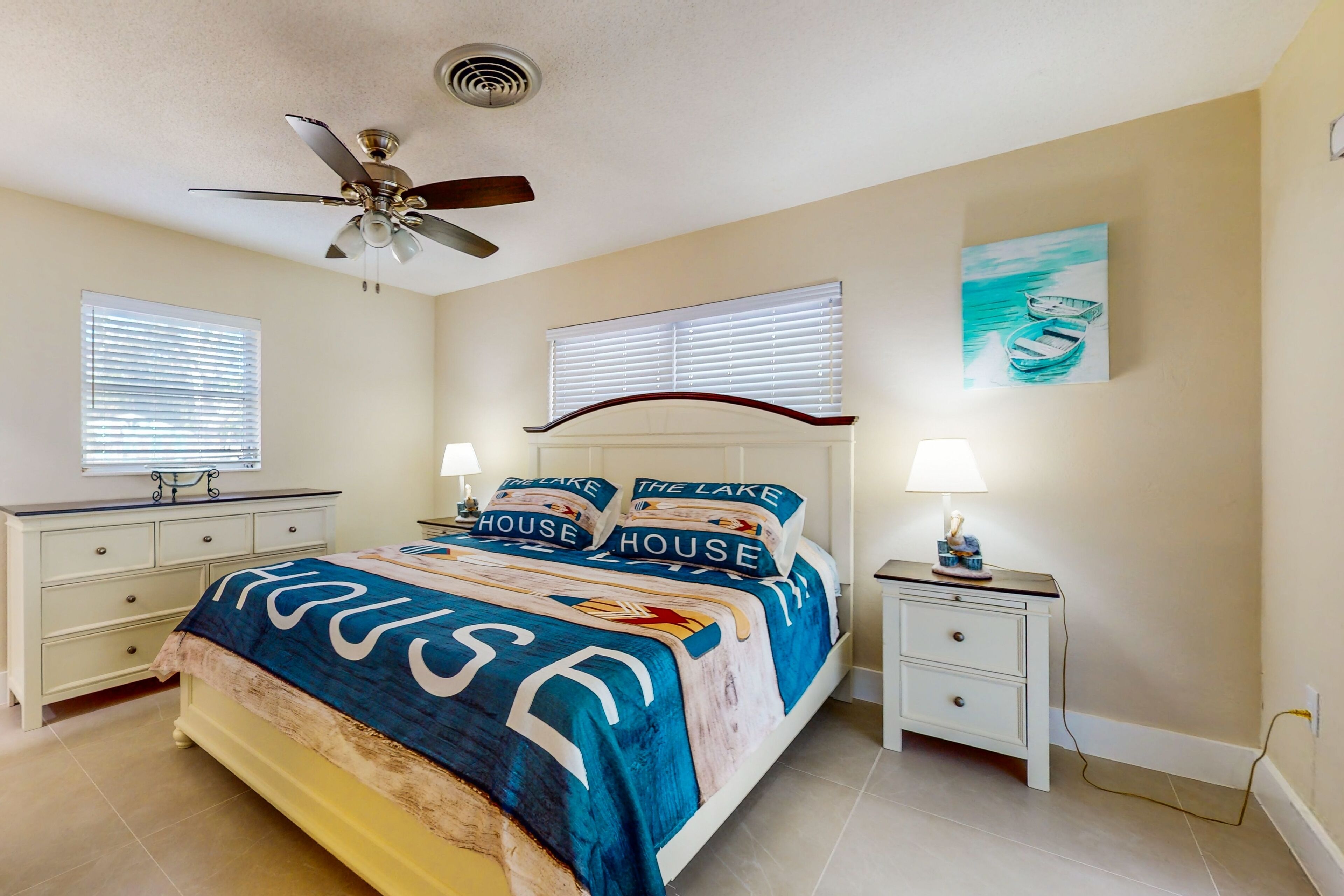 3 室のベッドルーム、インターネット、ベッドシーツ