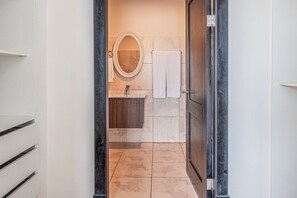Interior - Coastal Serenity in El Roble: Your Perfect Getaway! Water views and Balcony (El Roble)