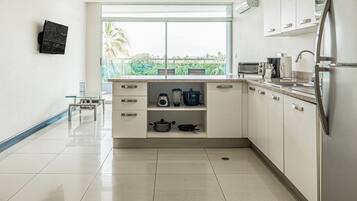 雪櫃、微波爐、爐具、咖啡機/沖茶器