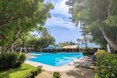 Coastal Serenity in El Roble: Your Perfect Getaway! Water views and Balcony