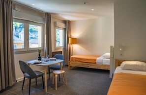 Bügeleisen/Bügelbrett, WLAN, Bettwäsche