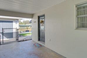 Exterior detail - 2 Mi to Lake Okeechobee: Waterfront Home w/ Deck! (Okeechobee)