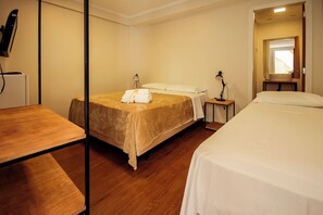 4 bedrooms, WiFi, bed sheets - Blumenau Inn. 600 meters from the Germanic Village (Velha Blumenau)