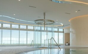 Outdoor pool, a heated pool - 3 Bedroom Loft with Resort Amenities and Ocean Views (Cancún)
