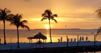 Charming Bayside 2 bed, 2 bath Condo at Futura in Islamorada WiFi, Pool, Dockage