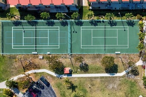 An aerial view of a tennis court with surrounding greenery and a parking area. - Charming Bayside 2 bed, 2 bath Condo at Futura in Islamorada WiFi, Pool, Dockage (Tavernier)