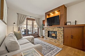 Smart-TV, peis og stereoanlegg