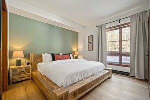 1 bedroom, desk, travel cot, free WiFi