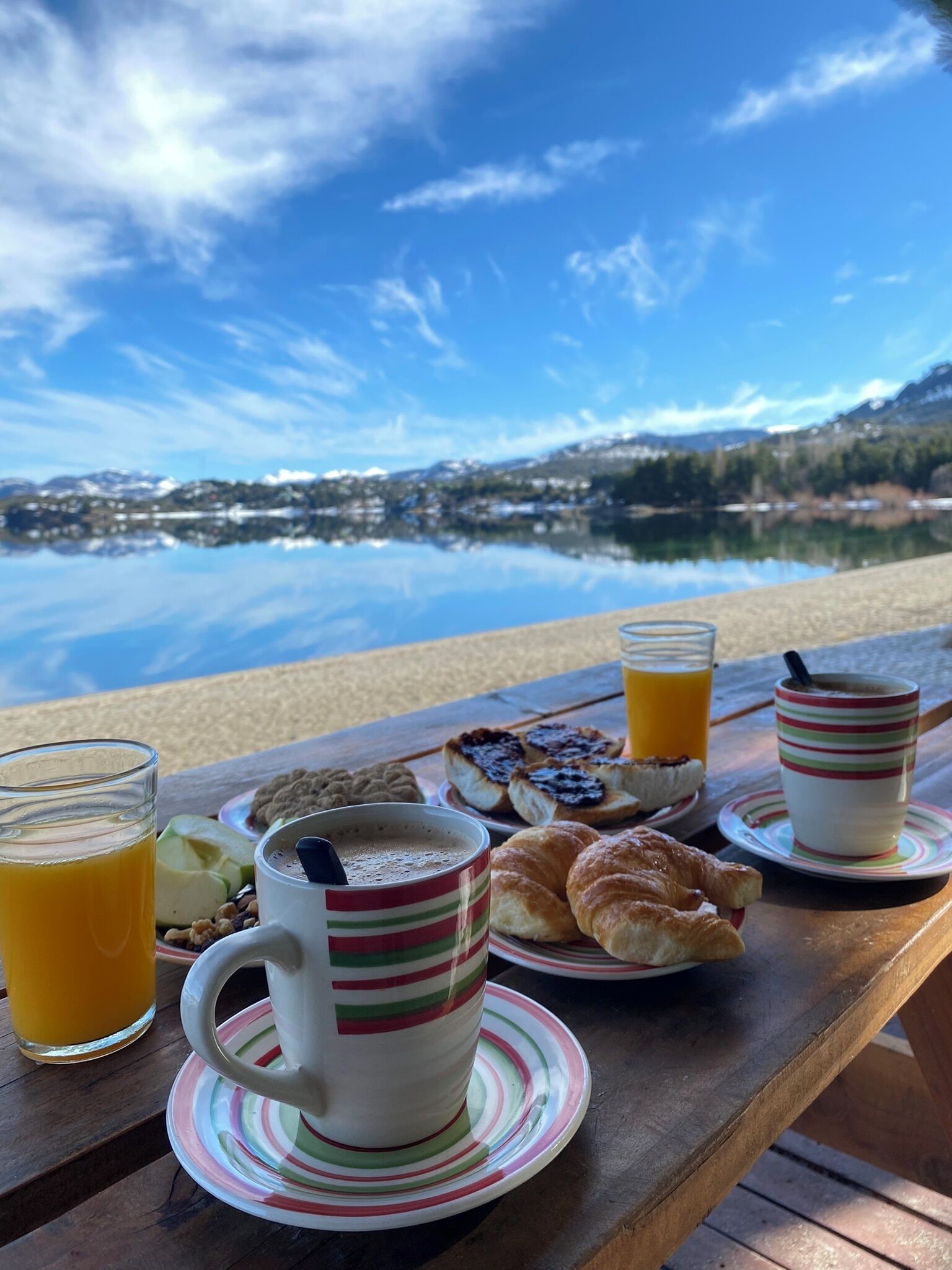 Cabin, Beach View | Living area | 32-inch TV with cable channels