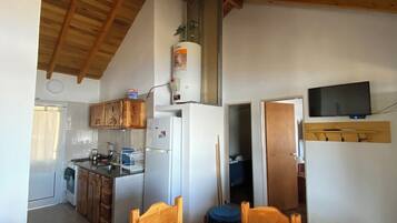 Mökki, rantanäköala | Ruokasali