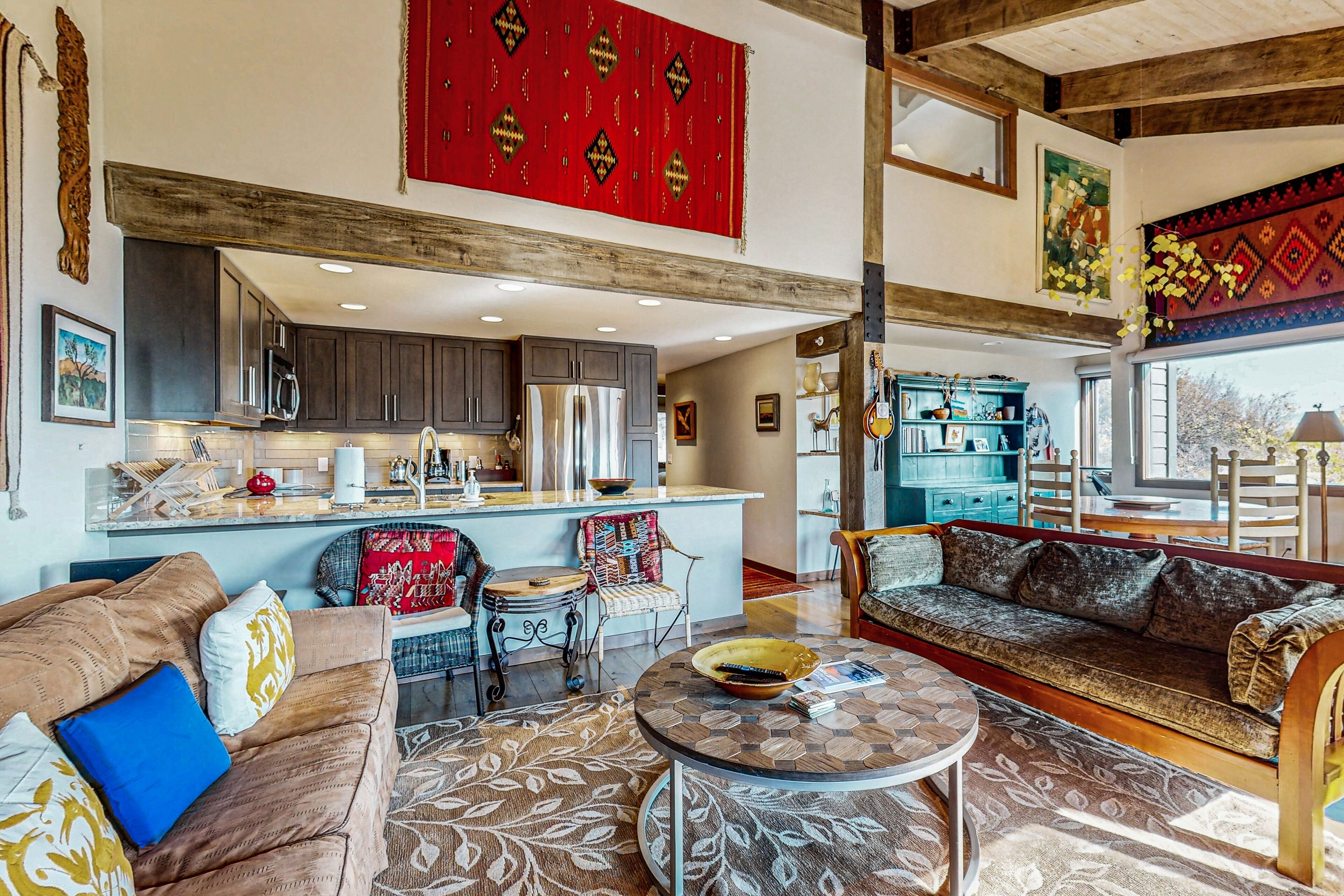 Televisión y chimenea 