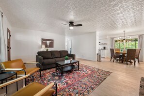 Smart TV - Updated, Cozy home- minutes to Tunnel Vision Trail!  (Bella Vista)