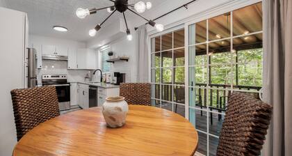 Updated, Cozy home- minutes to Tunnel Vision Trail!