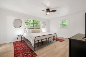 2 bedrooms, iron/ironing board, WiFi, bed sheets